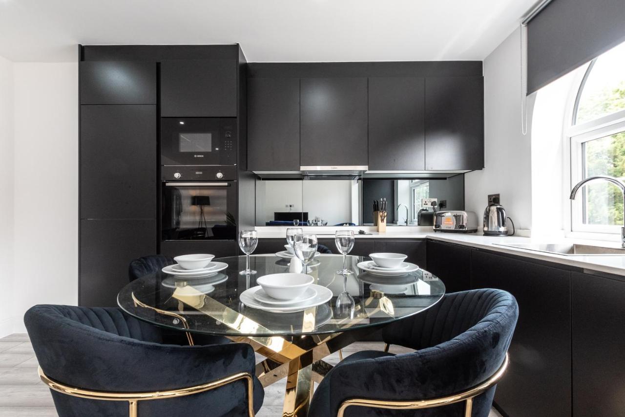 Elegant Apartments In Staines L Free Onsite Parking Luaran gambar