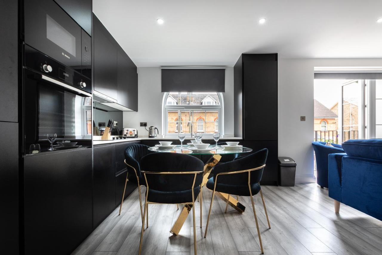 Elegant Apartments In Staines L Free Onsite Parking Luaran gambar