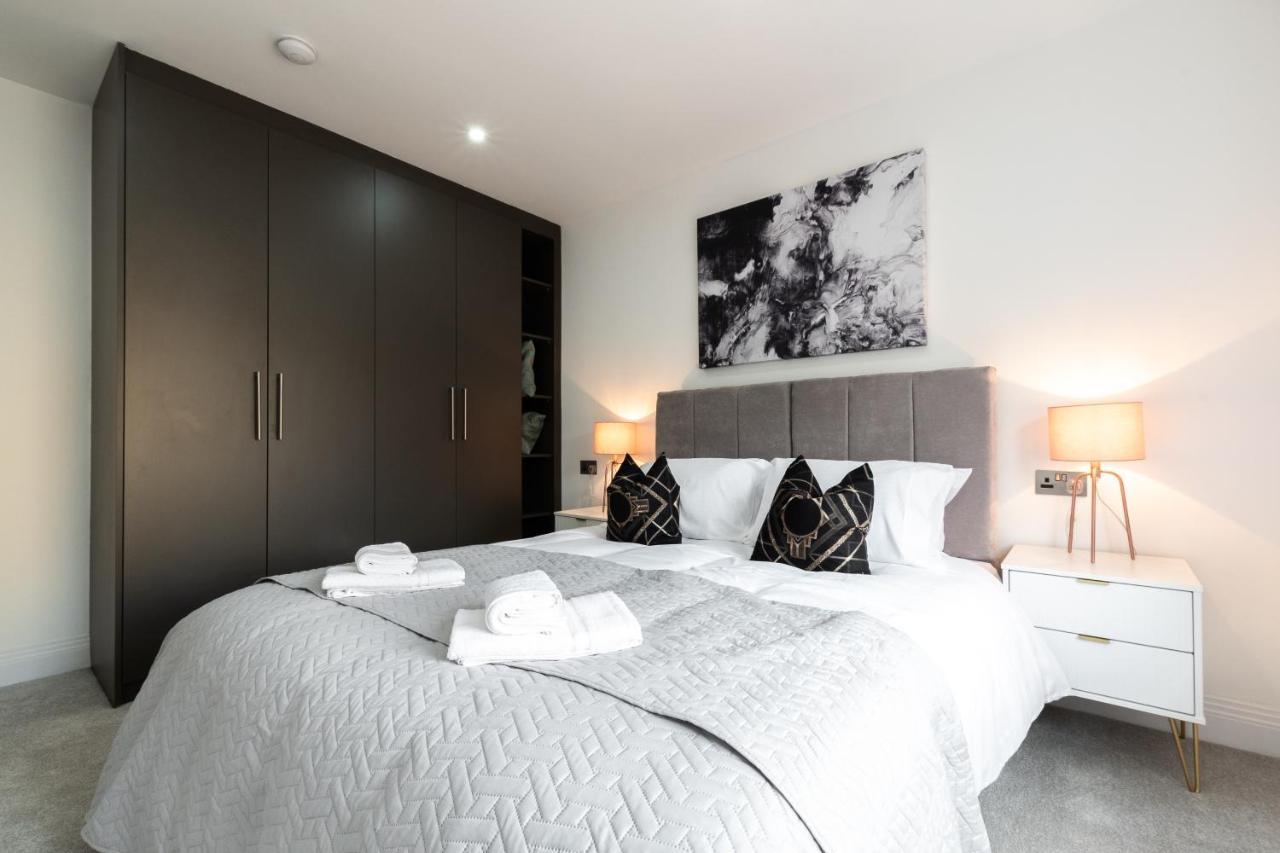 Elegant Apartments In Staines L Free Onsite Parking Luaran gambar