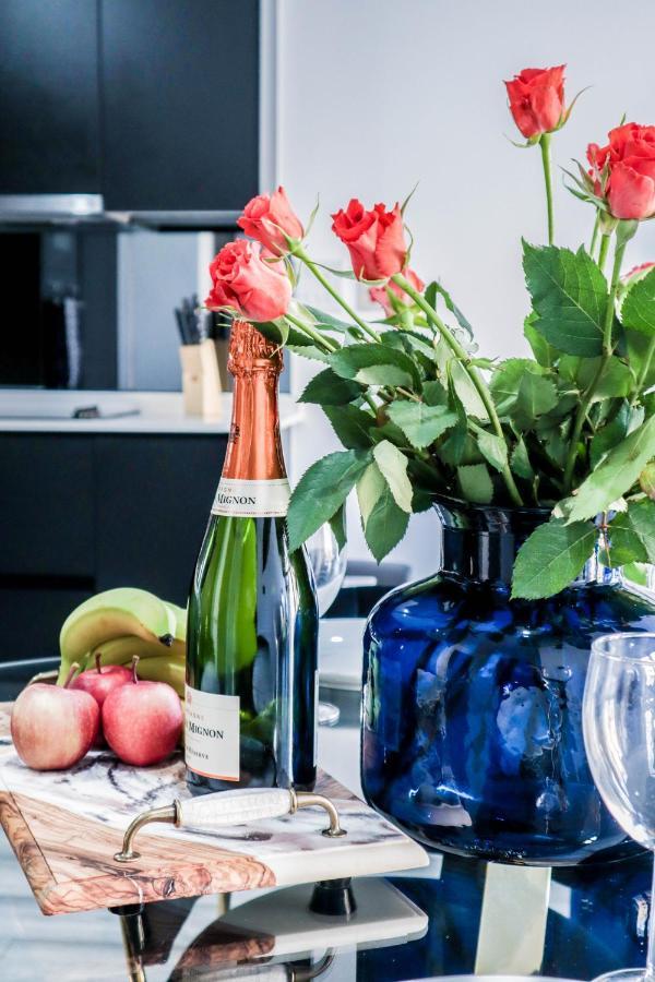 Elegant Apartments In Staines L Free Onsite Parking Luaran gambar