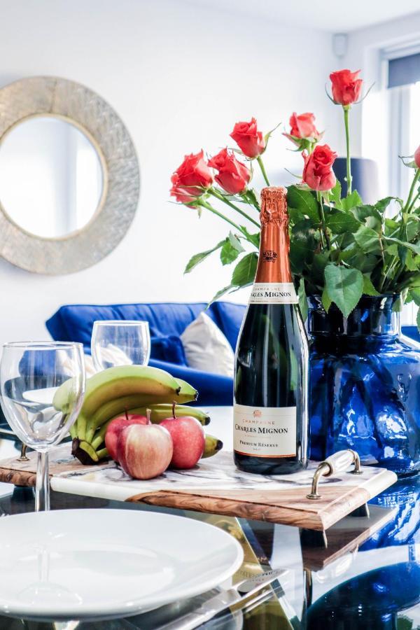 Elegant Apartments In Staines L Free Onsite Parking Luaran gambar