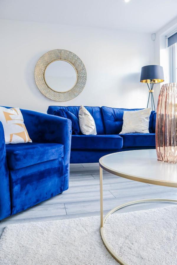 Elegant Apartments In Staines L Free Onsite Parking Luaran gambar