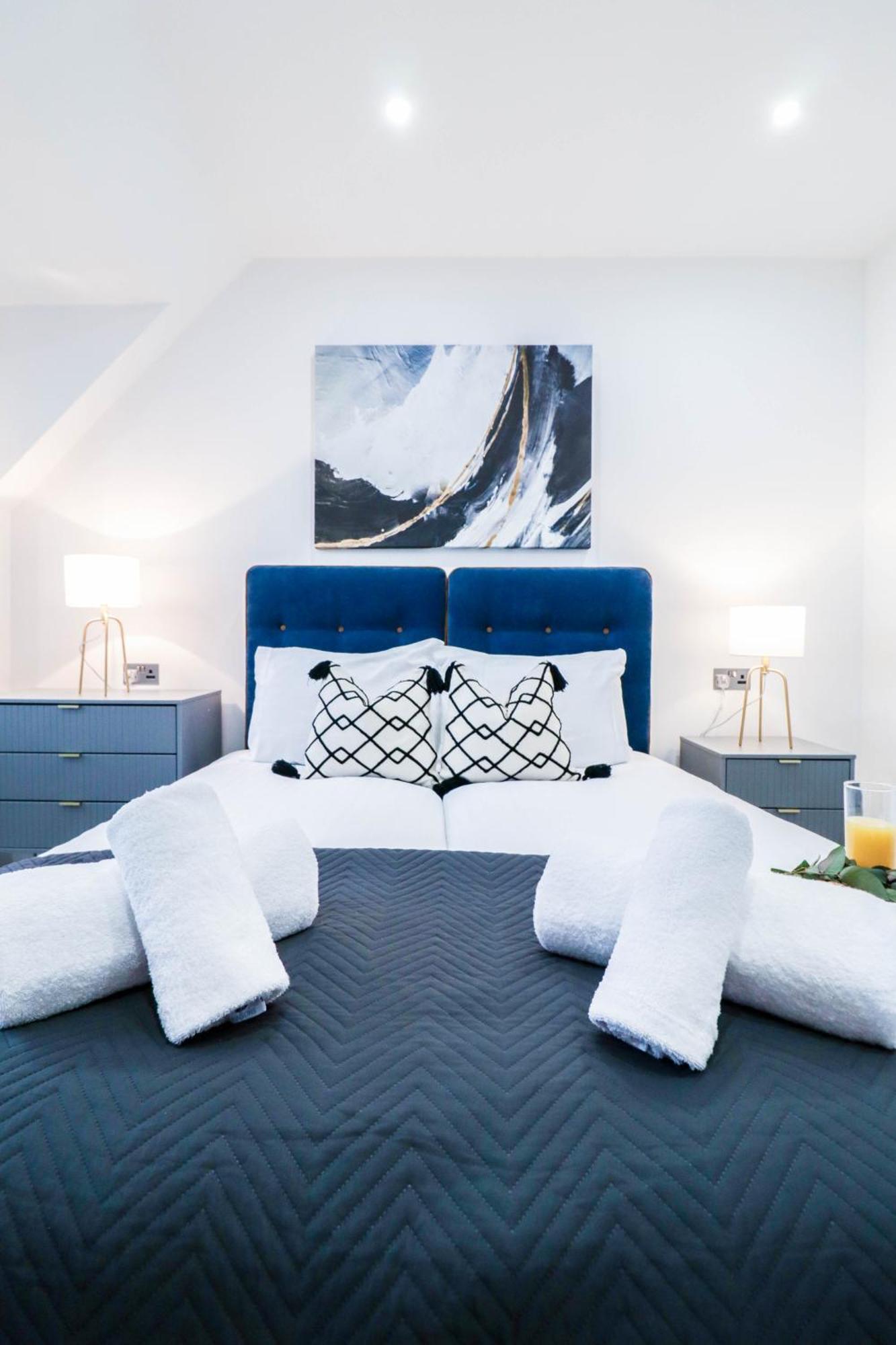 Elegant Apartments In Staines L Free Onsite Parking Luaran gambar