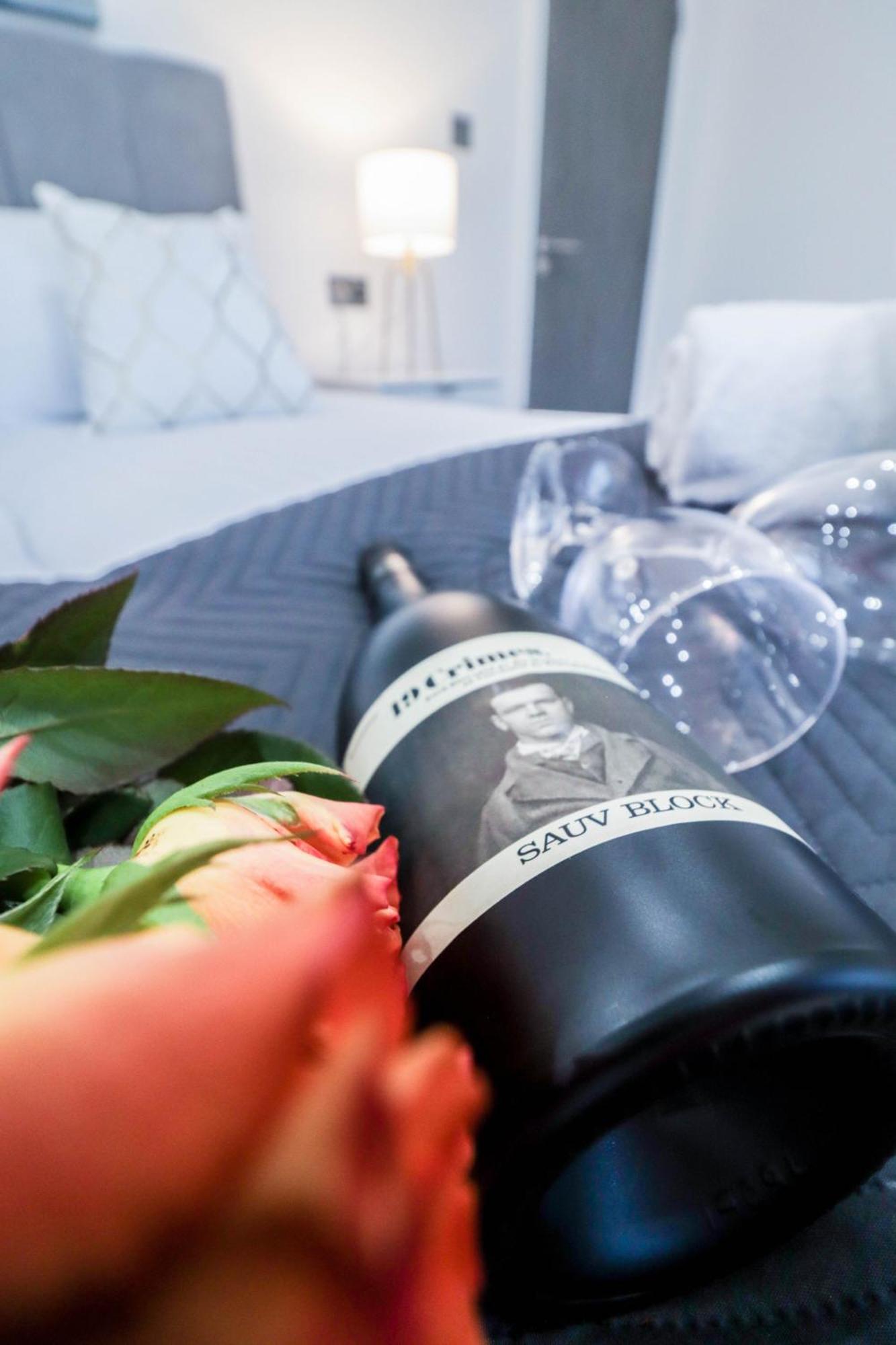 Elegant Apartments In Staines L Free Onsite Parking Luaran gambar