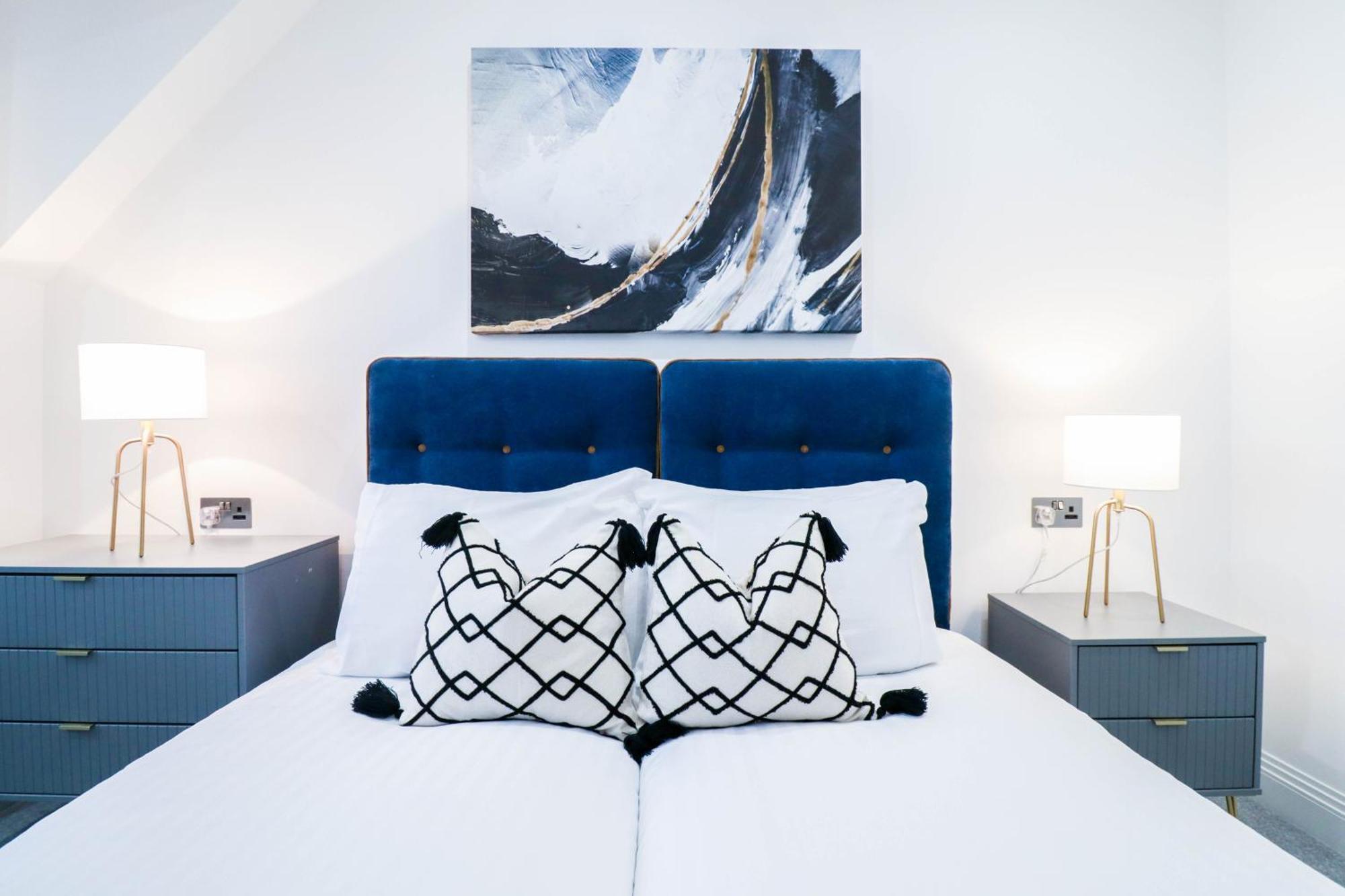 Elegant Apartments In Staines L Free Onsite Parking Luaran gambar