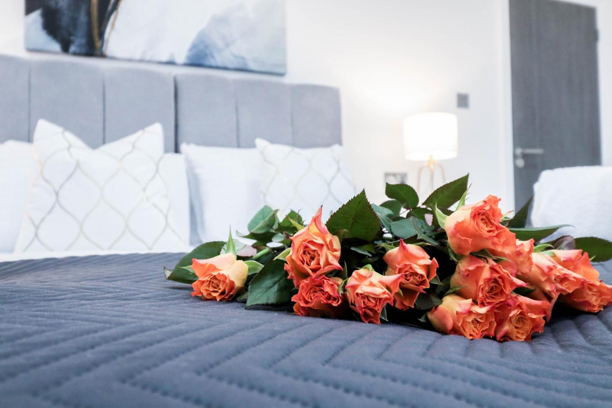 Elegant Apartments In Staines L Free Onsite Parking Luaran gambar