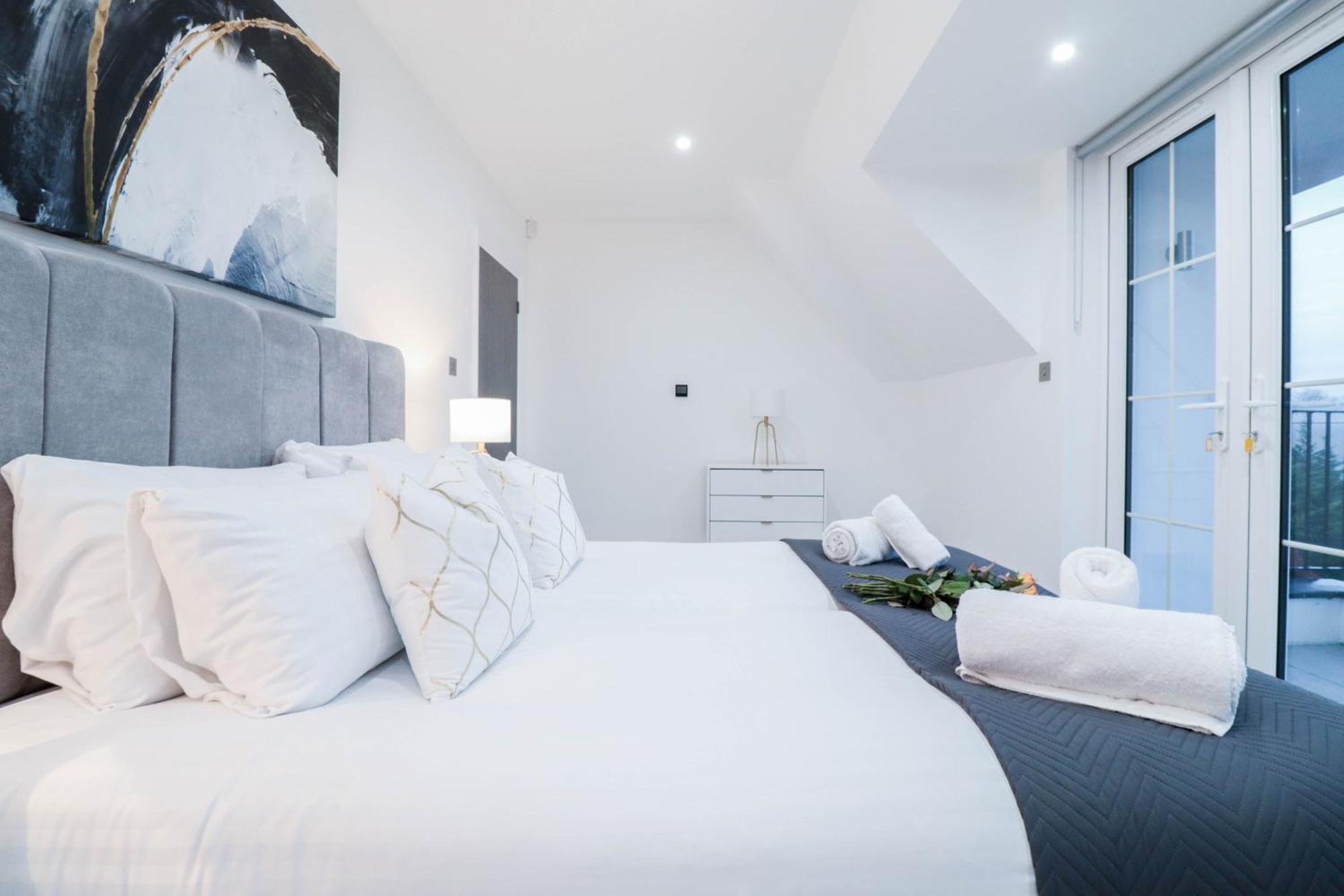 Elegant Apartments In Staines L Free Onsite Parking Luaran gambar