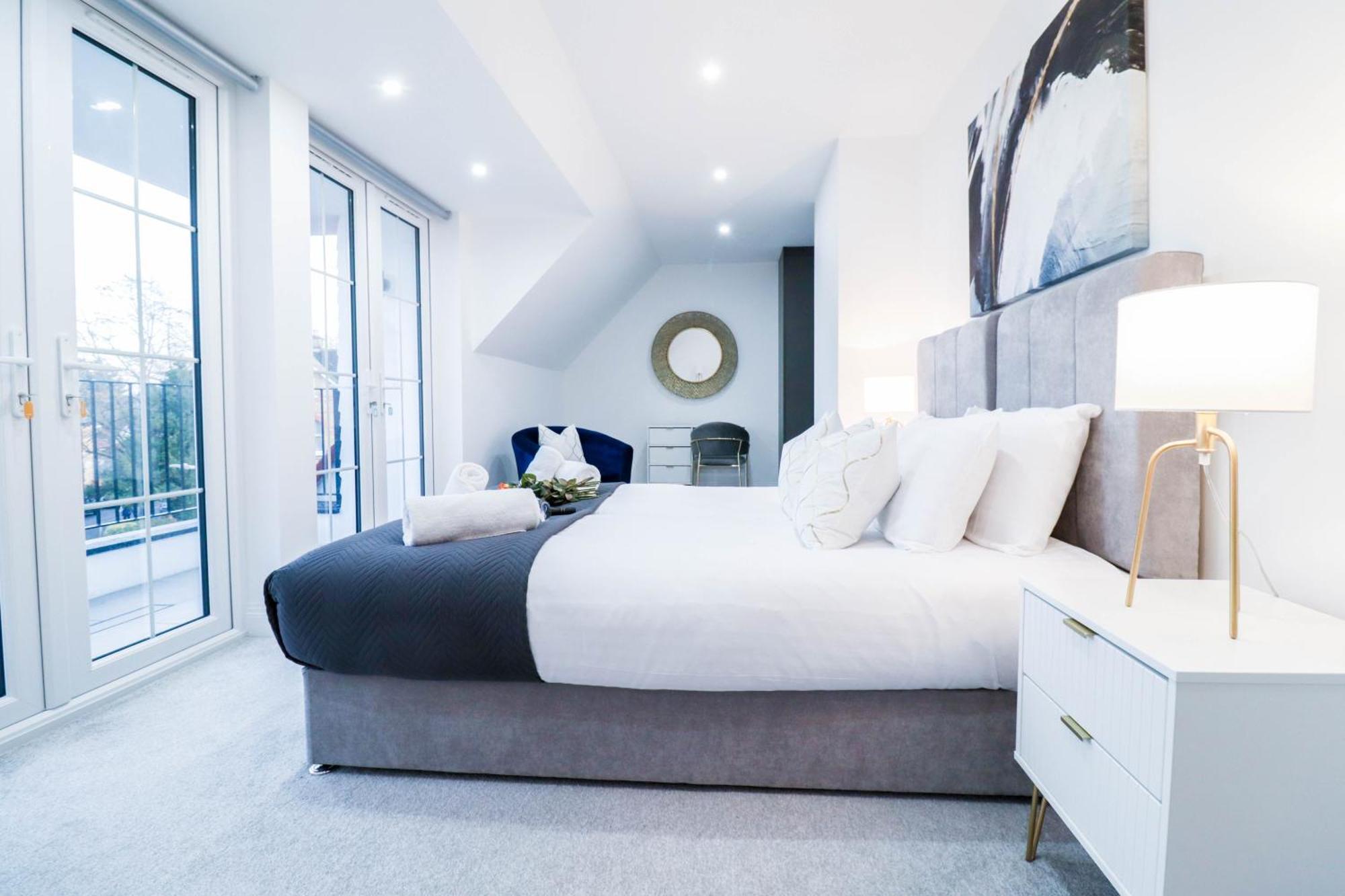 Elegant Apartments In Staines L Free Onsite Parking Luaran gambar