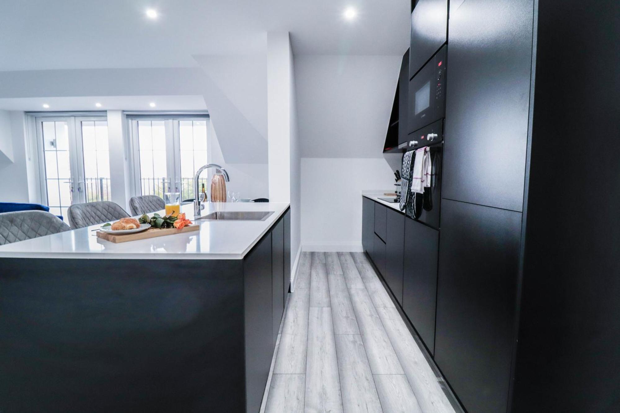 Elegant Apartments In Staines L Free Onsite Parking Luaran gambar