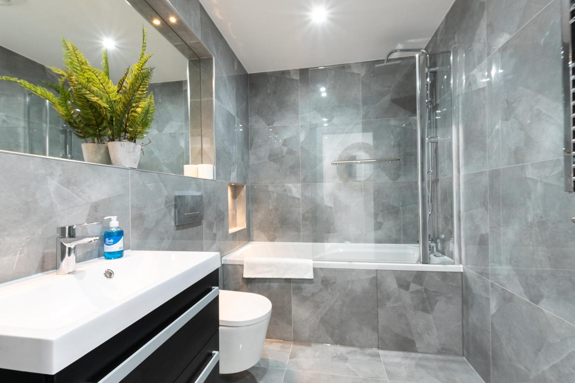 Elegant Apartments In Staines L Free Onsite Parking Luaran gambar