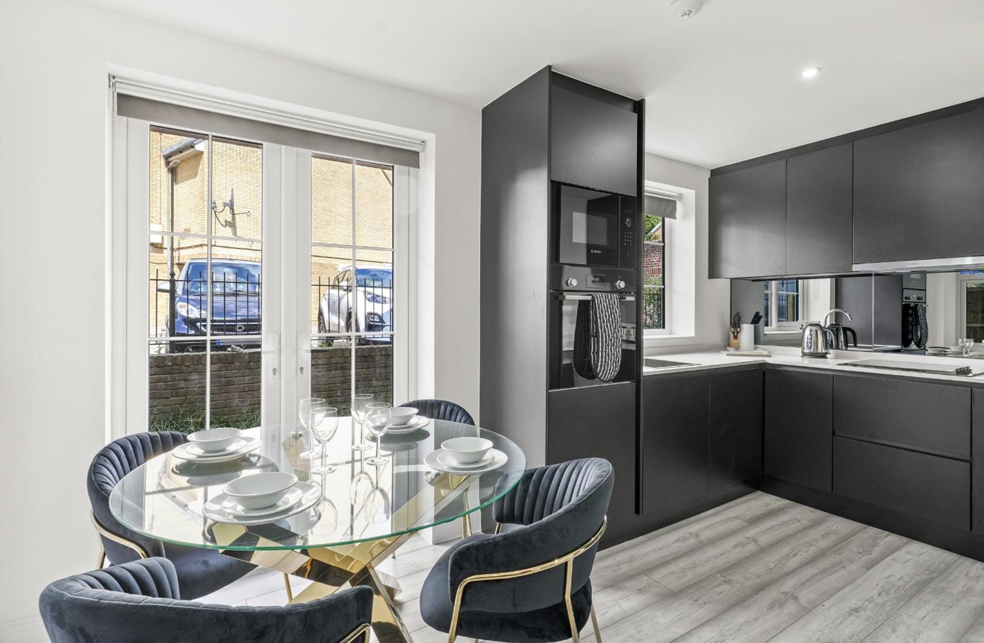 Elegant Apartments In Staines L Free Onsite Parking Luaran gambar