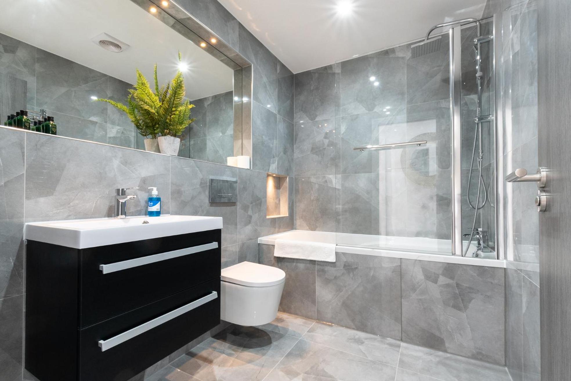 Elegant Apartments In Staines L Free Onsite Parking Luaran gambar